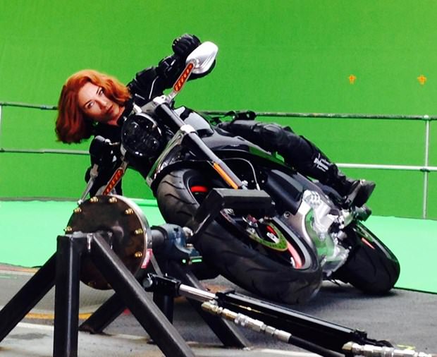 Scarlett Johansson’ın elektrikli motosikleti satışa çıkacak