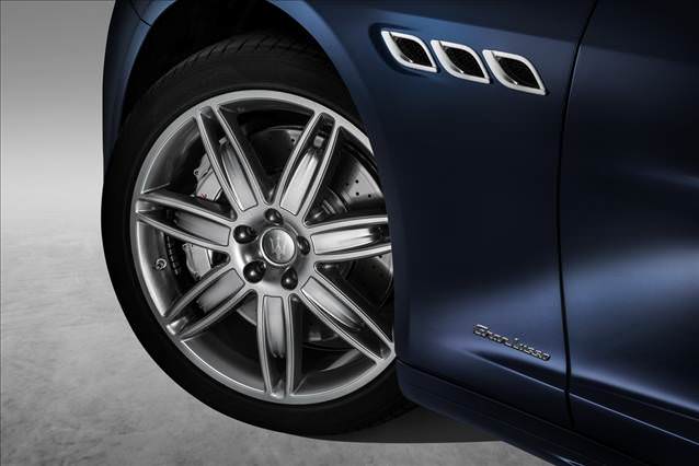 Maserati Quattroporte yenilendi