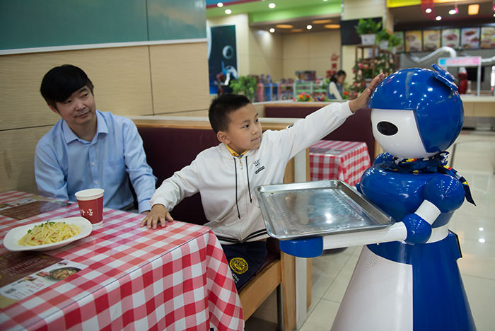 Çin'de Robot Restoran