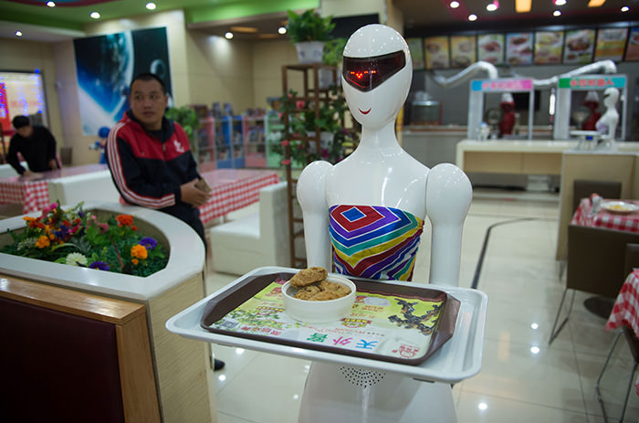 Çin'de Robot Restoran