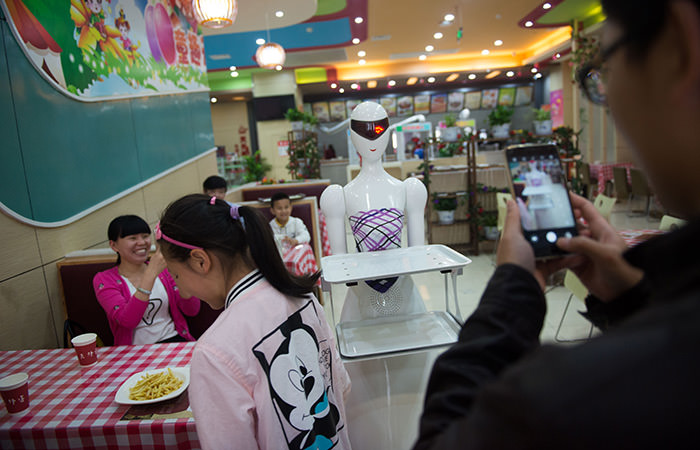 Çin'de Robot Restoran