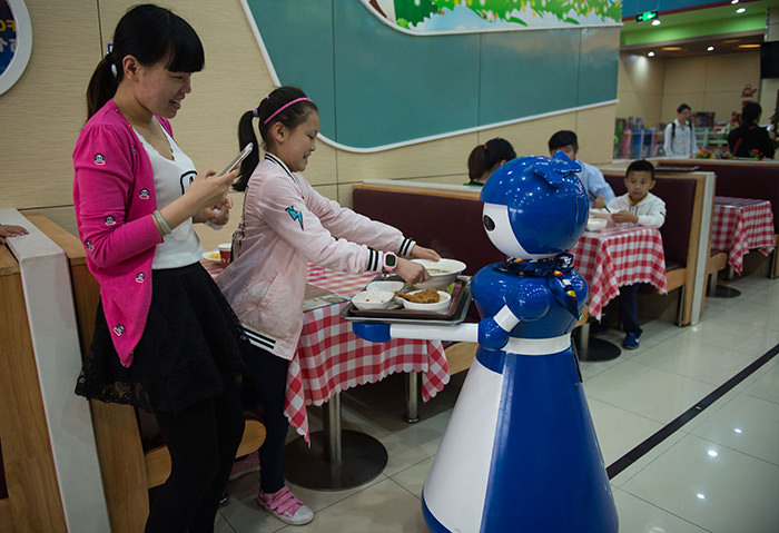 Çin'de Robot Restoran