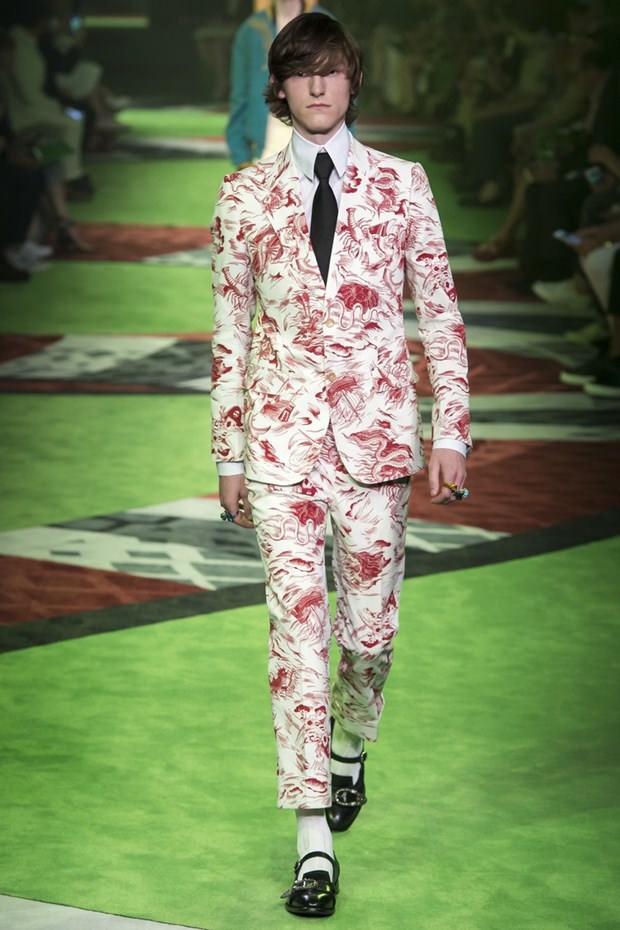 Erkek giyimde harikalar diyarı konsepti