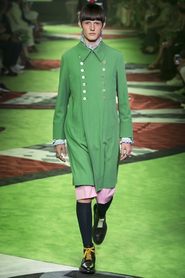 Erkek giyimde harikalar diyarı konsepti