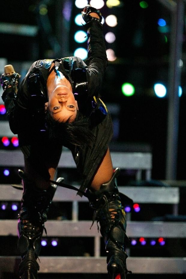 Rihanna’nın 4 bin dolarlık pantolon çizmesi