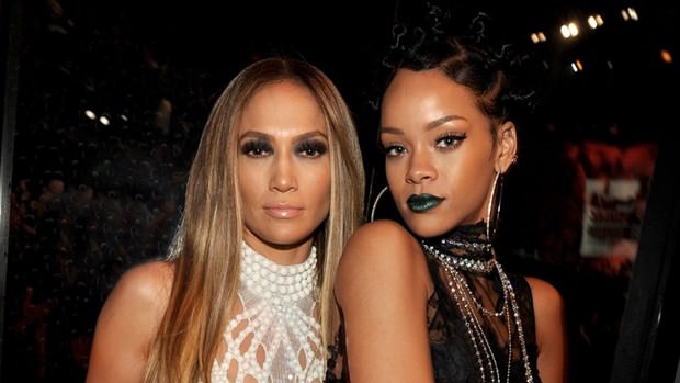 Rihanna’nın 4 bin dolarlık pantolon çizmesi