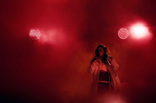 Rihanna’nın 4 bin dolarlık pantolon çizmesi