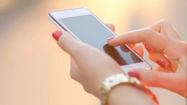 10 TL'lik akıllı telefon raflardaki yerini alıyor