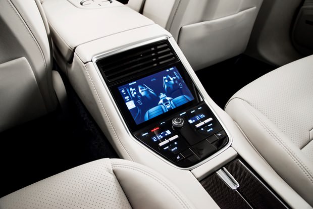 Merakla beklenen Porsche tanıtıldı