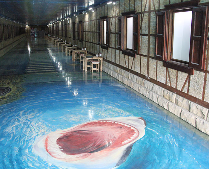 Alt geçit daha çok kullanılsın diye sanat galerisi yapıldı