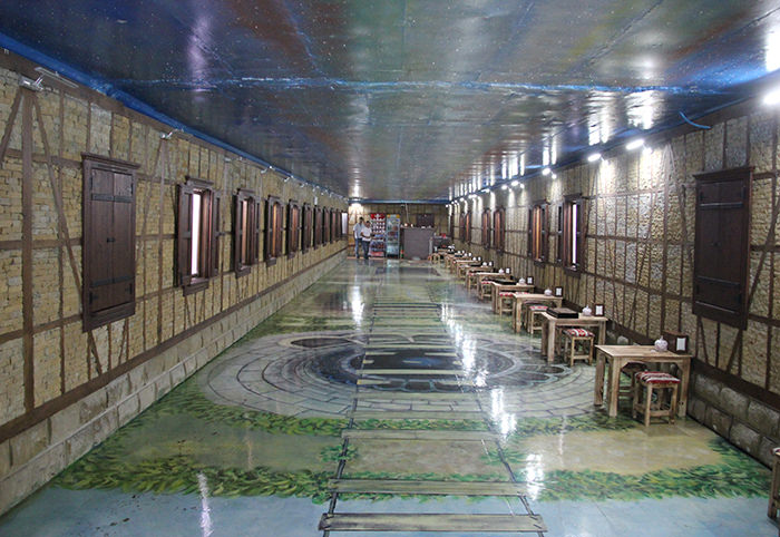 Alt geçit daha çok kullanılsın diye sanat galerisi yapıldı