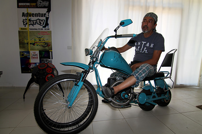 Hurda motosiklet parçalarına hayat veriyor