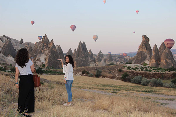 Kapadokya’da turistlerin balon ilgisi