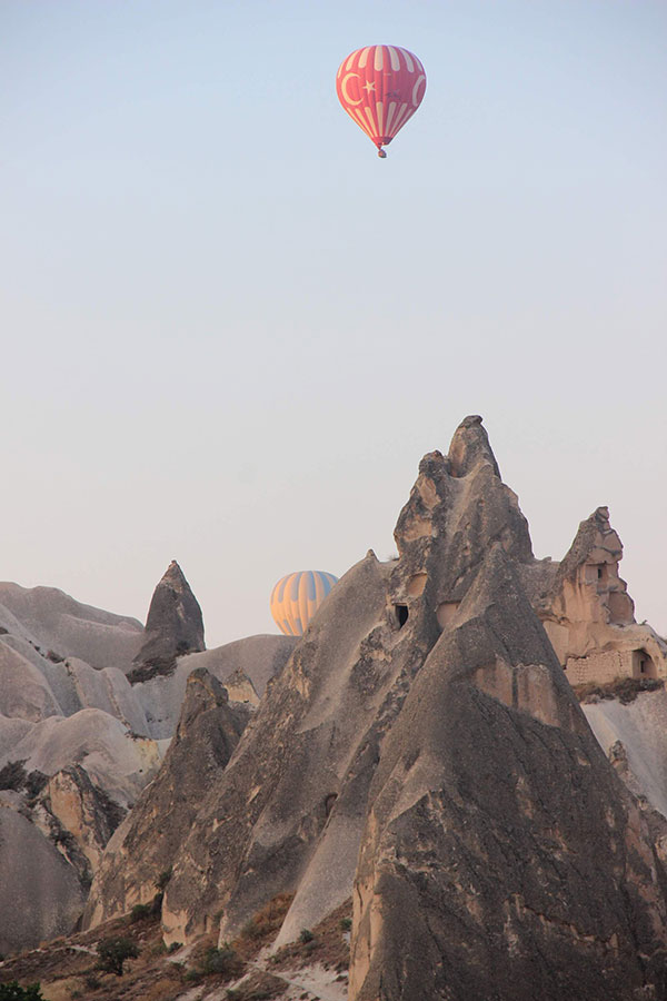 Kapadokya’da turistlerin balon ilgisi