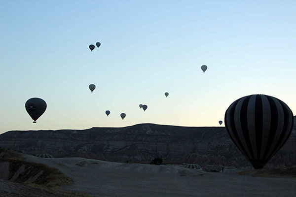 Kapadokya’da turistlerin balon ilgisi