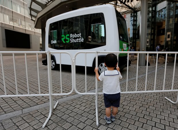 Sürücüsüz minibüs yola çıkıyor