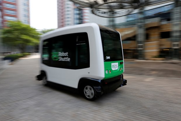 Sürücüsüz minibüs yola çıkıyor