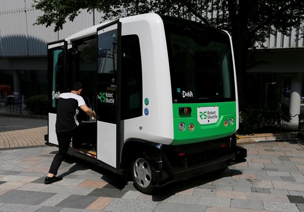 Sürücüsüz minibüs yola çıkıyor