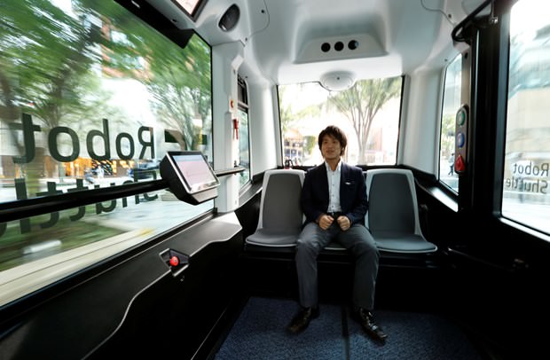 Sürücüsüz minibüs yola çıkıyor