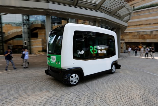 Sürücüsüz minibüs yola çıkıyor