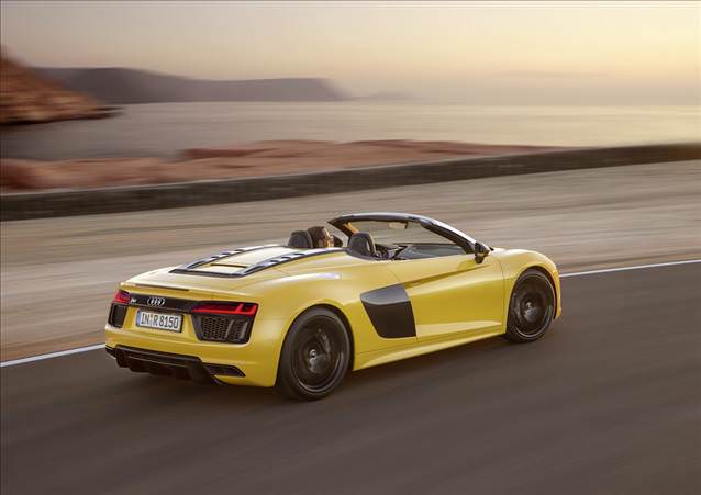 Audi R8 V10 Spyder yollara çıkıyor
