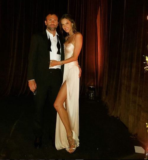 Victoria&#039;s Secret gelini!