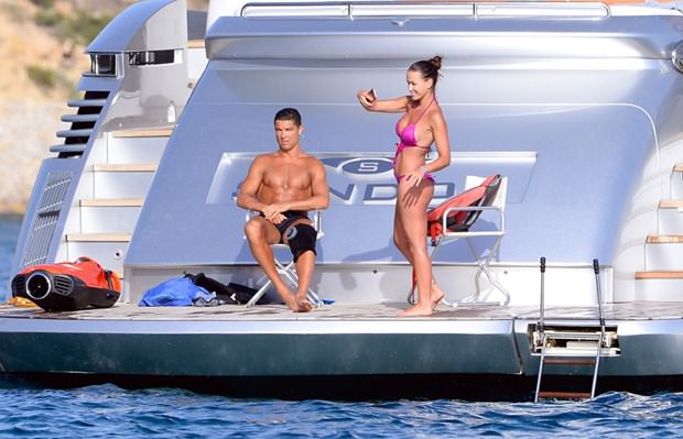 Cristiano Ronaldo arkadaşlarıyla tatilde