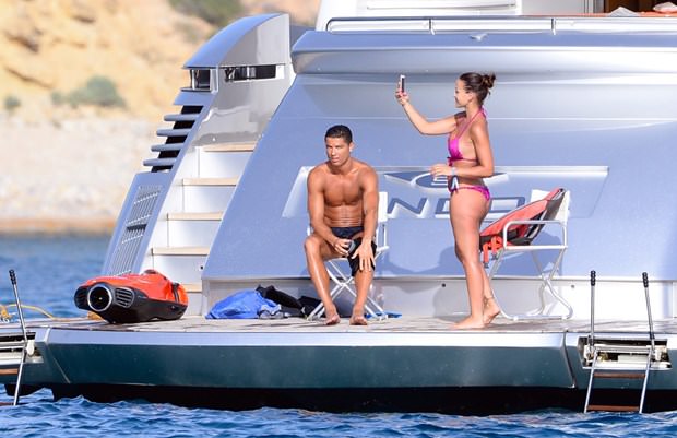 Cristiano Ronaldo arkadaşlarıyla tatilde