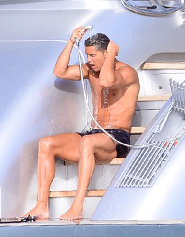 Cristiano Ronaldo arkadaşlarıyla tatilde