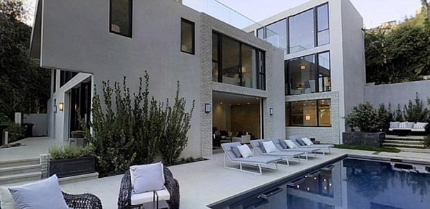 Kendall Jenner’ın 14 bin liralık yaz stili