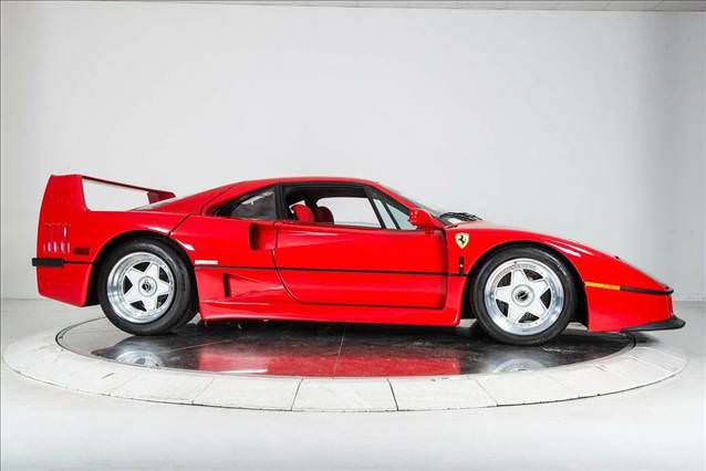 Koleksiyoncular onun peşinde