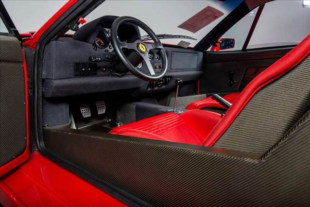 Koleksiyoncular onun peşinde