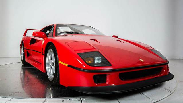 Koleksiyoncular onun peşinde