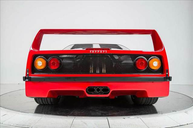 Koleksiyoncular onun peşinde