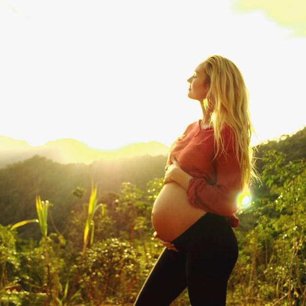 Candice Swanepoel’den hamilelik selfiesi