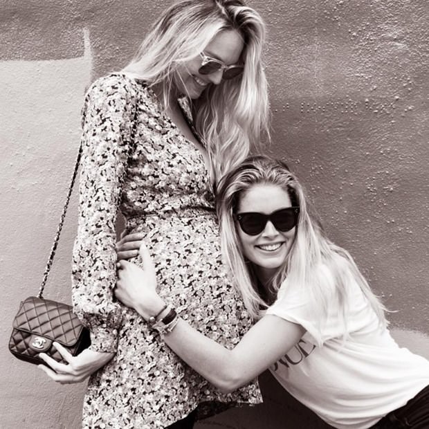 Candice Swanepoel’den hamilelik selfiesi