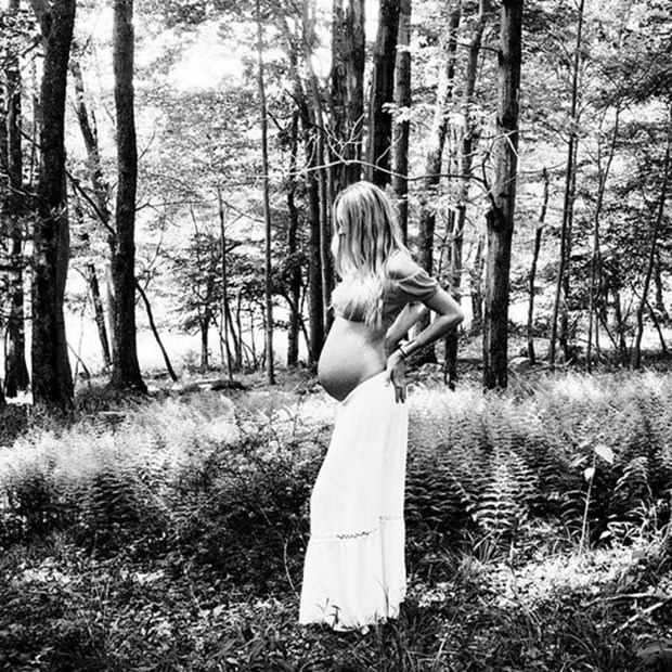 Candice Swanepoel’den hamilelik selfiesi