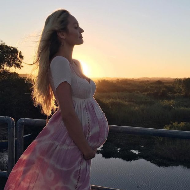 Candice Swanepoel’den hamilelik selfiesi