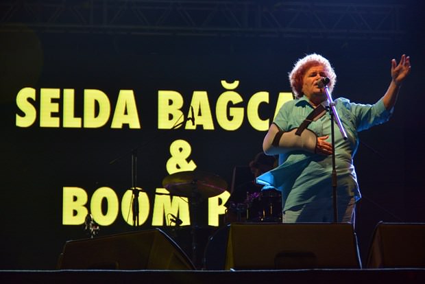 Zeytinli Rock Festivali başladı