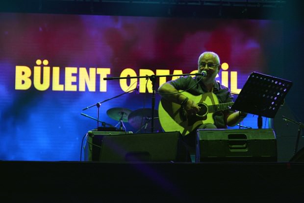 Zeytinli Rock Festivali başladı