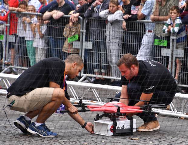 Paris'te drone yarışı