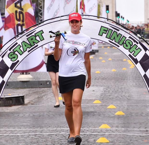 Paris'te drone yarışı