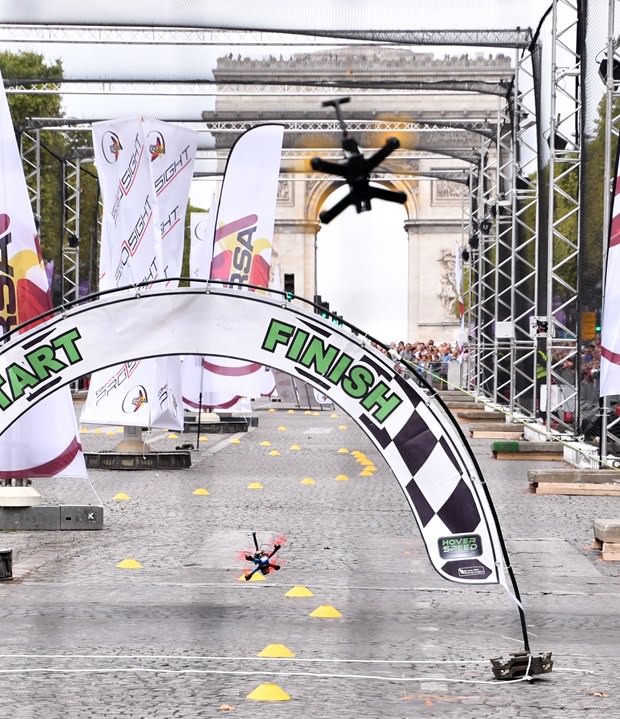 Paris'te drone yarışı