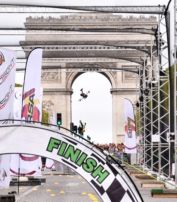 Paris'te drone yarışı