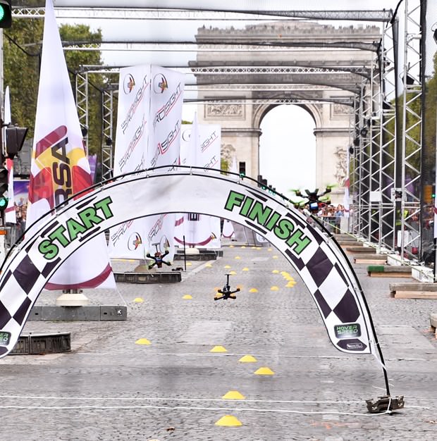 Paris'te drone yarışı