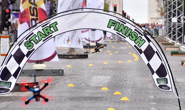 Paris'te drone yarışı