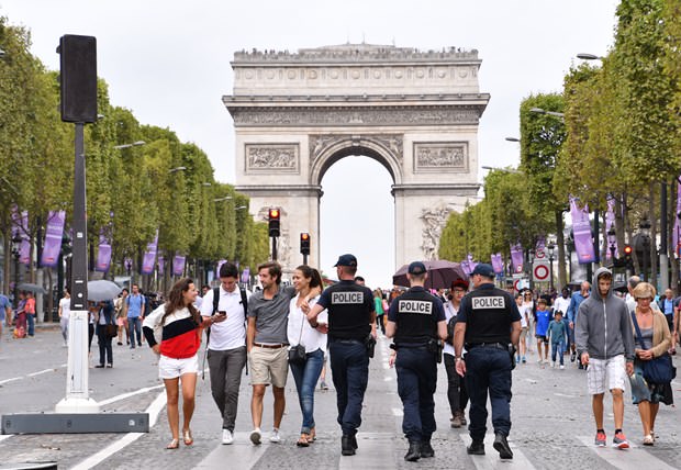 Paris'te drone yarışı