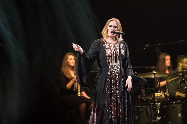 Adele müziğe ara veriyor
