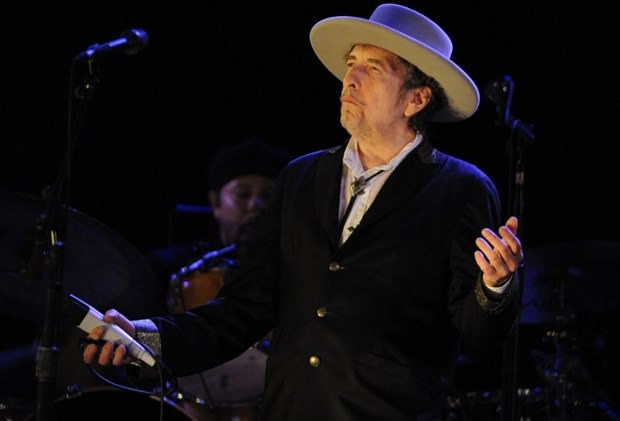 Nobel ödülü kazanan Bob Dylan kayıplara karıştı
