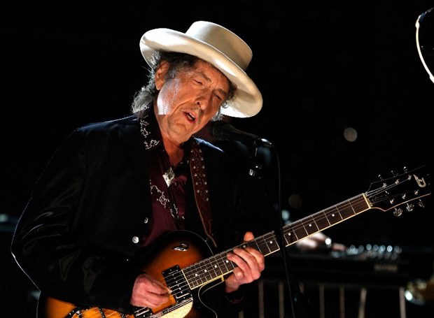 Nobel ödülü kazanan Bob Dylan kayıplara karıştı